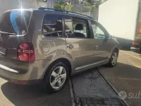 Usata VW Touran 105 CV (77 kW) 2009 Grigio Monovolume