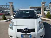 Usata Toyota Yaris Sol 69 CV (50 kW) 2008 Bianco Utilitaria