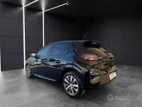 Usata Peugeot 208 Active 101 CV (74 kW) 2020 Nero Utilitaria