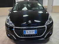 Usata Peugeot 208 Allure 75 CV (55 kW) 2015 Nero Utilitaria