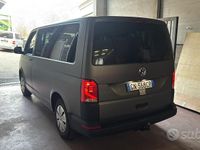 Usata VW Caravelle 150 CV (110 kW) 2023 Giallo Monovolume