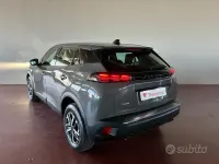 Usata Peugeot 2008 Active 102 CV (75 kW) 2024 Grigio SUV