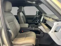 Käytetty Land Rover Defender SE 200 HP (147 kW) 2021 Vihreä Katumaasturi