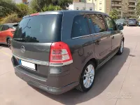 Usata Opel Zafira 125 CV (91 kW) 2012 Nero Monovolume