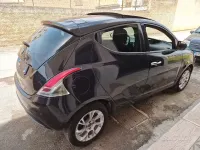 Usado Lancia Ypsilon 95 HP (69 kW) 2014 Preto Citadino