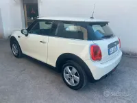 Usata Mini Cooper D 95 CV (69 kW) 2017 Beige Utilitaria