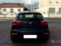 Usado Kia Rio Active 75 HP (55 kW) 2017 Cinzento Sedan