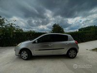 Gebraucht Renault Clio II 85 PS (62 kW) 2007 Grau Kleinwagen