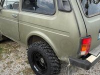 Usata Lada niva 80 CV (58 kW) 2000 Verde SUV