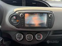 Usata Toyota Yaris Cool 69 CV (50 kW) 2016 Grigio Berlina