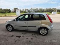 Usata Ford Fiesta 68 CV (50 kW) 2007 Grigio Utilitaria
