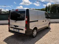 Usata Opel Vivaro Edition 120 CV (88 kW) 2017 Argento Monovolume
