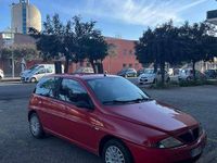Begagnad Lancia 2000 60 HK (44 kW) 2001 Röd Sedan