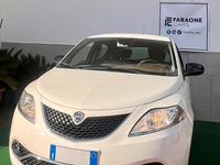 Usata Lancia Ypsilon Gold 69 CV (50 kW) 2018 Bianco Utilitaria