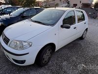 Usata Fiat Punto 80 CV (58 kW) 2004 Bianco Utilitaria