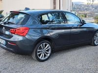 Usado BMW 118 150 CV (110 kW) 2018 Gris Utilitario