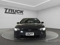 Usata VW Golf VIII Life 116 CV (85 kW) 2023 Grigio scuro Berlina