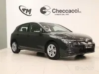 Usata VW Golf VIII Life 110 CV (80 kW) 2021 Grigio Berlina