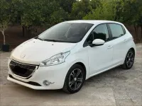 Usata Peugeot 208 Allure 68 CV (50 kW) 2014 Bianco Utilitaria