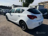 Käytetty Opel Astra Cosmo 110 HP (80 kW) 2011 Valkoinen Sedan