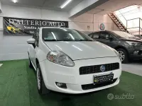Usata Fiat Grande Punto Dynamic 69 CV (50 kW) 2009 Bianco Utilitaria