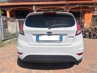 Usata Ford Fiesta 75 CV (55 kW) 2016 Bianco Utilitaria