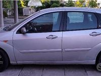 Begagnad Ford Focus Ghia 116 HK (85 kW) 2003 Grå Sedan