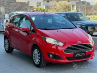 Usata Ford Fiesta 75 CV (55 kW) 2015 Rosso Utilitaria