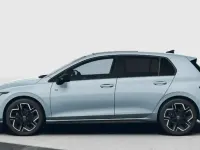 Nuova VW Golf VIII R-line Plus 150 CV (110 kW) 2026 Crystal ice blue Berlina