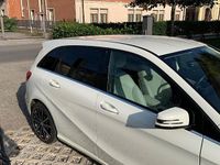 Usata Mercedes B180 Premium 122 CV (89 kW) 2012 Bianco Utilitaria
