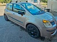 Usata Renault Modus 88 CV (64 kW) 2012 Giallo Monovolume