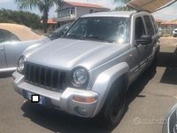 Usata Jeep Cherokee Sport 150 CV (110 kW) 2004 Grigio SUV