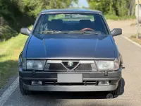 Usata Alfa Romeo 75 148 CV (108 kW) 1988 Grigio Berlina