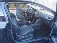 Usata Peugeot 208 Active 68 CV (50 kW) 2012 Nero Utilitaria