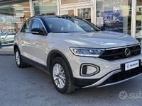 Usata VW T-Roc Life 110 CV (80 kW) 2023 Beige SUV
