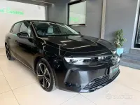 Usata Opel Astra Elegance 131 CV (96 kW) 2024 Nero Utilitaria