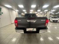 Usata Toyota HiLux Lounge 150 CV (110 kW) 2024 Argento Pick-up