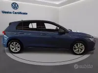 Usata VW Golf VIII Life 116 CV (85 kW) 2024 Anemone blu metalizzato Berlina