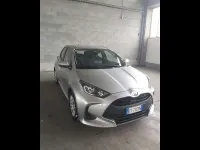 Usata Toyota Yaris Hybrid Active 92 CV (67 kW) 2024 Argento Berlina