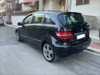 Usata Mercedes B200 Premium 140 CV (102 kW) 2011 Nero Utilitaria