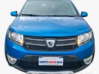 Usata Dacia Sandero Lauréate 90 CV (66 kW) 2014 Blu Berlina
