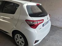 Usata Toyota Yaris Cool 90 CV (66 kW) 2018 Bianco Berlina