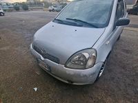 Usata Toyota Yaris 2000 Grigio Berlina