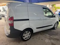Usata Ford Tourneo Courier Titanium 75 CV (55 kW) 2017 Bianco Monovolume