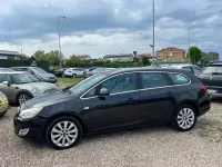 Usata Opel Astra 140 CV (102 kW) 2012 Nero Station wagon