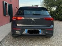 Usata VW Golf VIII Life 131 CV (96 kW) 2021 Grigio Berlina