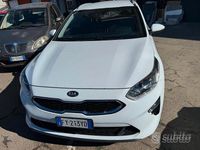 Begagnad Kia Ceed 2019 Vit Halvkombi