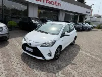 Usata Toyota Yaris Hybrid Active 73 CV (53 kW) 2018 Bianco Berlina