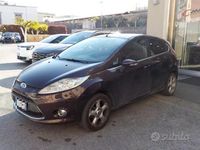 Usata Ford Fiesta Titanium 70 CV (51 kW) 2010 Viola Utilitaria