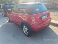 Begagnad Mini ONE 90 HK (66 kW) 2002 Röd Halvkombi